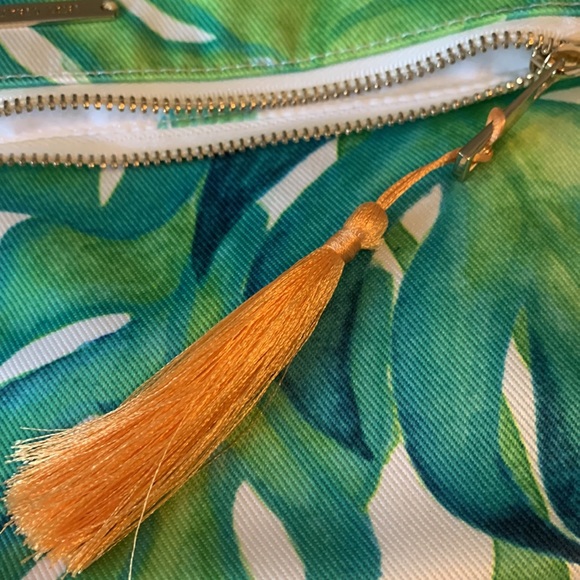 Pura Vida Foldover Clutch - Palm Design - Picture 5 of 10